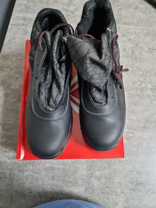 Zapatos de seguridad Panter Talla 44 tengo 3 pares