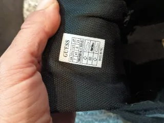 Botas Guess negras y grises solo dos usos