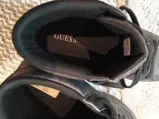 Botas Guess negras y grises solo dos usos