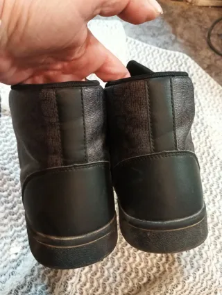 Botas Guess negras y grises solo dos usos