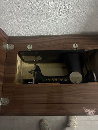 Maquina de coser alfa , antigua