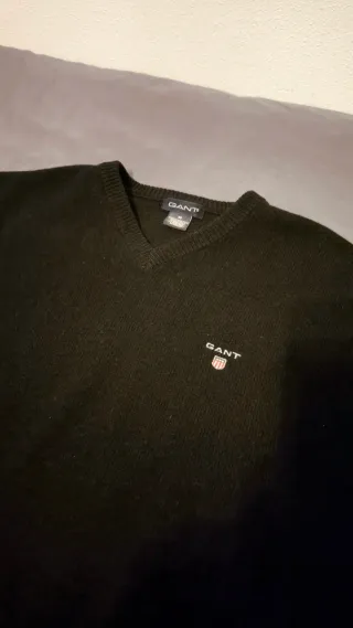 Jersey Gant Negro Talla S-M, es S pero como una M.