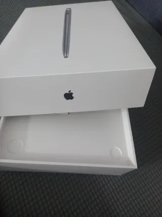 Caja MacBook Air Gris