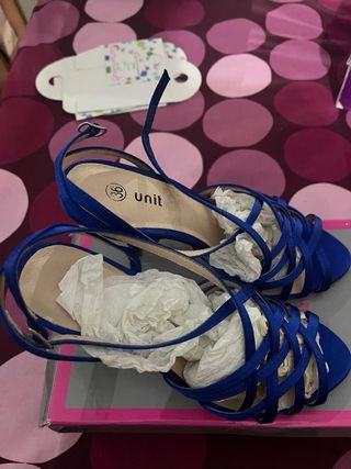 Zapatos de tacón azul de 10,8 cm. Usados un rato