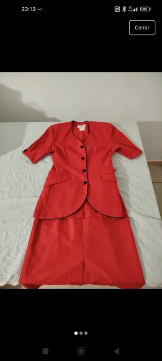 Vintage Avis, Conjunto traje rojo con ribetes negr