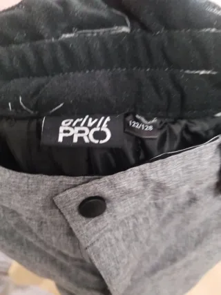 Pantalón esquí T. 122/128 (6-8 años) con guantes