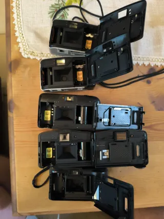 Lotto di 5 fotocamere Olympus per ricambi