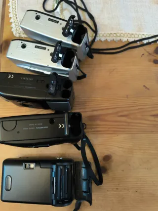 Lotto di 5 fotocamere Olympus per ricambi