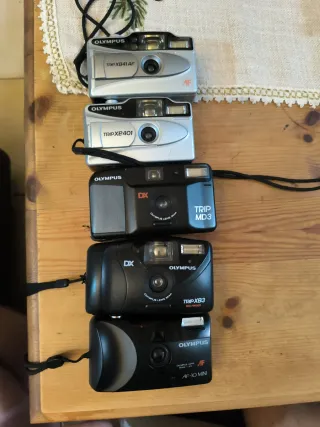 Lotto di 5 fotocamere Olympus per ricambi