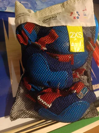 Casco y protecciones para patines