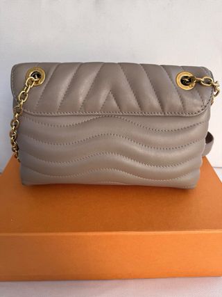 Louis Vuitton Bolso Cadena New Wave Beige/Oro