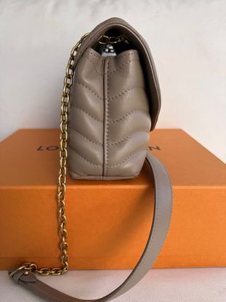 Louis Vuitton Bolso Cadena New Wave Beige/Oro