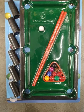 Mini biliardo con stecche e palline