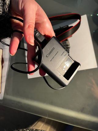 Cámara Canon M10 Híbrida + Accesorios