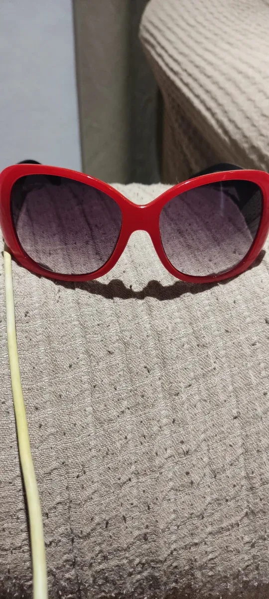 Gafas de sol Dolce & Gabbana rojas y negras