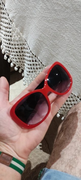 Gafas de sol Dolce & Gabbana rojas y negras