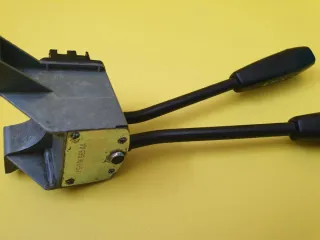 Ford Fiesta 1 serie leva devioluce devio guida 77F