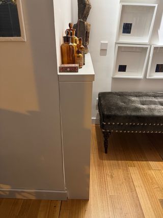 Mueble con estante o consola cubre radiador