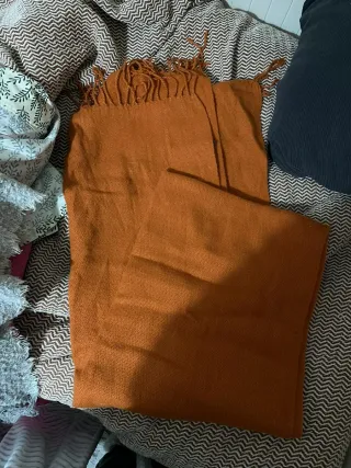 Bufanda naranja con flecos