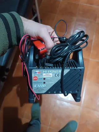 Cargador Batería Coche Moto 12V 4A