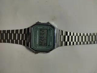 Reloj Casio Vintage Digital Plata y Verde