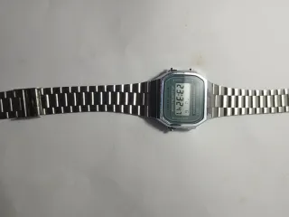 Reloj Casio Vintage Digital Plata y Verde