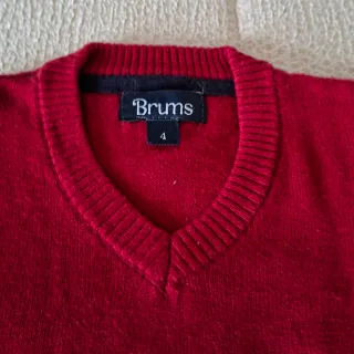 Set Brums: maglioncino rosso e camicia jeans