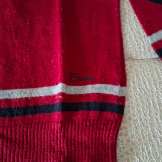 Set Brums: maglioncino rosso e camicia jeans