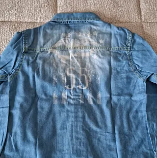 Set Brums: maglioncino rosso e camicia jeans