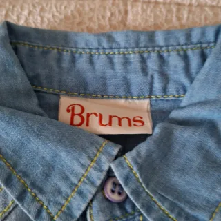 Set Brums: maglioncino rosso e camicia jeans