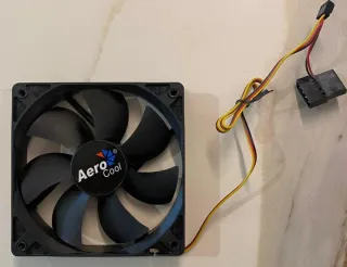 Caja Torre Aerocool VS-9.