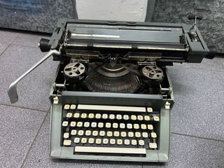 Máquina de escribir Remington International