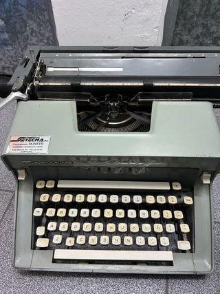 Máquina de escribir Remington International
