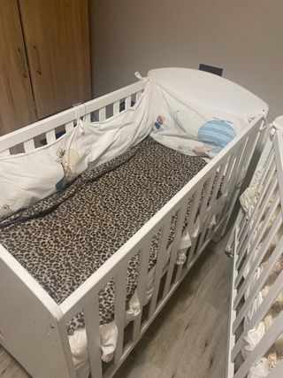 Cuna de bebé blanca