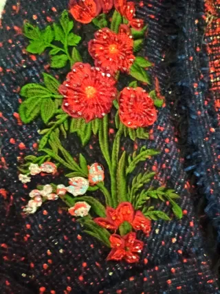 Chaqueta M de Miguel Talla M, pedrería ambas.manga