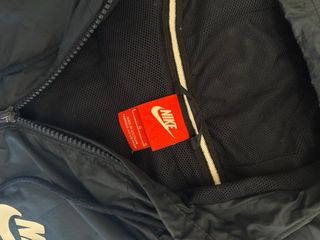 Chaqueta Nike Windrunner Azul y Negra