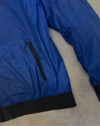 Chaqueta Nike Windrunner Azul y Negra