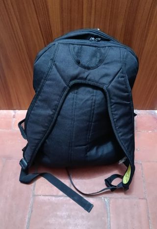 Mochila Newfeel Vewai Negra y Verde