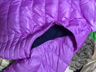 Chaqueta acolchada ligera morada. 100 gramos