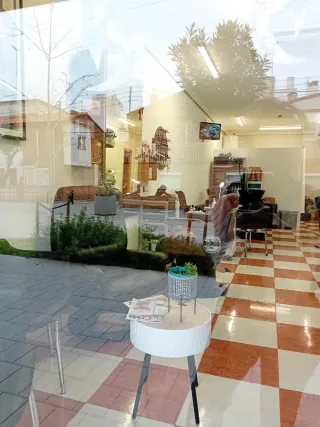 Oportunidad!!  Traspaso peluqueria y estetica.