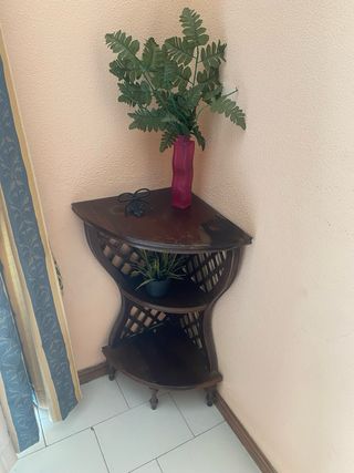 Móvel de canto em madeira