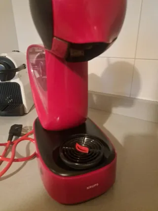 Cafetera Dolce Gusto Roja