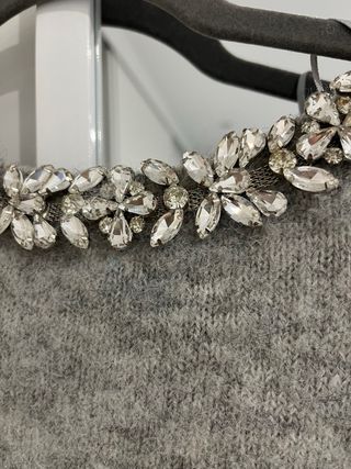 Jersey gris con abalorios