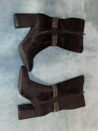Botas gamuza negras talla 40