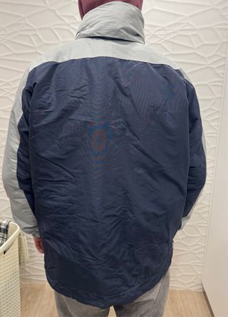 Chaqueta de nieve azul y gris