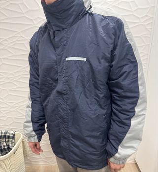 Chaqueta de nieve azul y gris