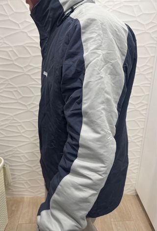 Chaqueta de nieve azul y gris