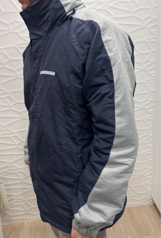 Chaqueta de nieve azul y gris