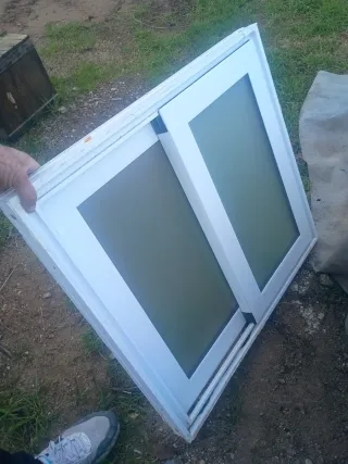 Ventana corredera de lavabo aluminio blanca