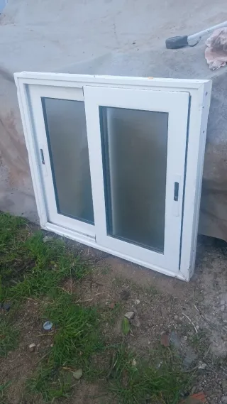 Ventana corredera de lavabo aluminio blanca